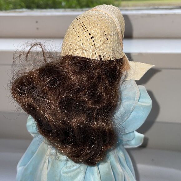 Vintage 1989 World Doll Gone With The Wind Melanie Hamilton doll on stand - Picture 5 of 7